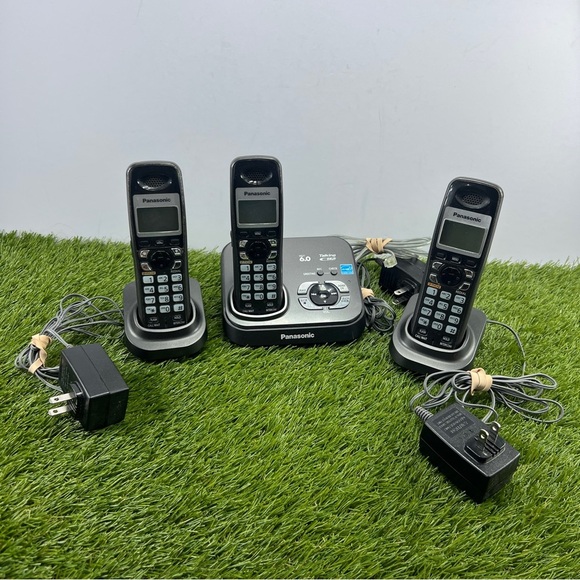Panasonic KX-TG9331T  1.9 GHz Trio Handsets Single Line Cordless Phone + 3 Base - Picture 1 of 9